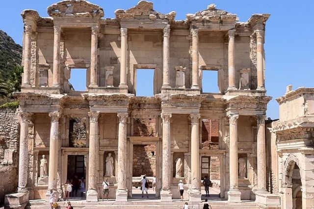 Kuşadası - Efes Antik Kenti - Meryemana - Şirince Turu